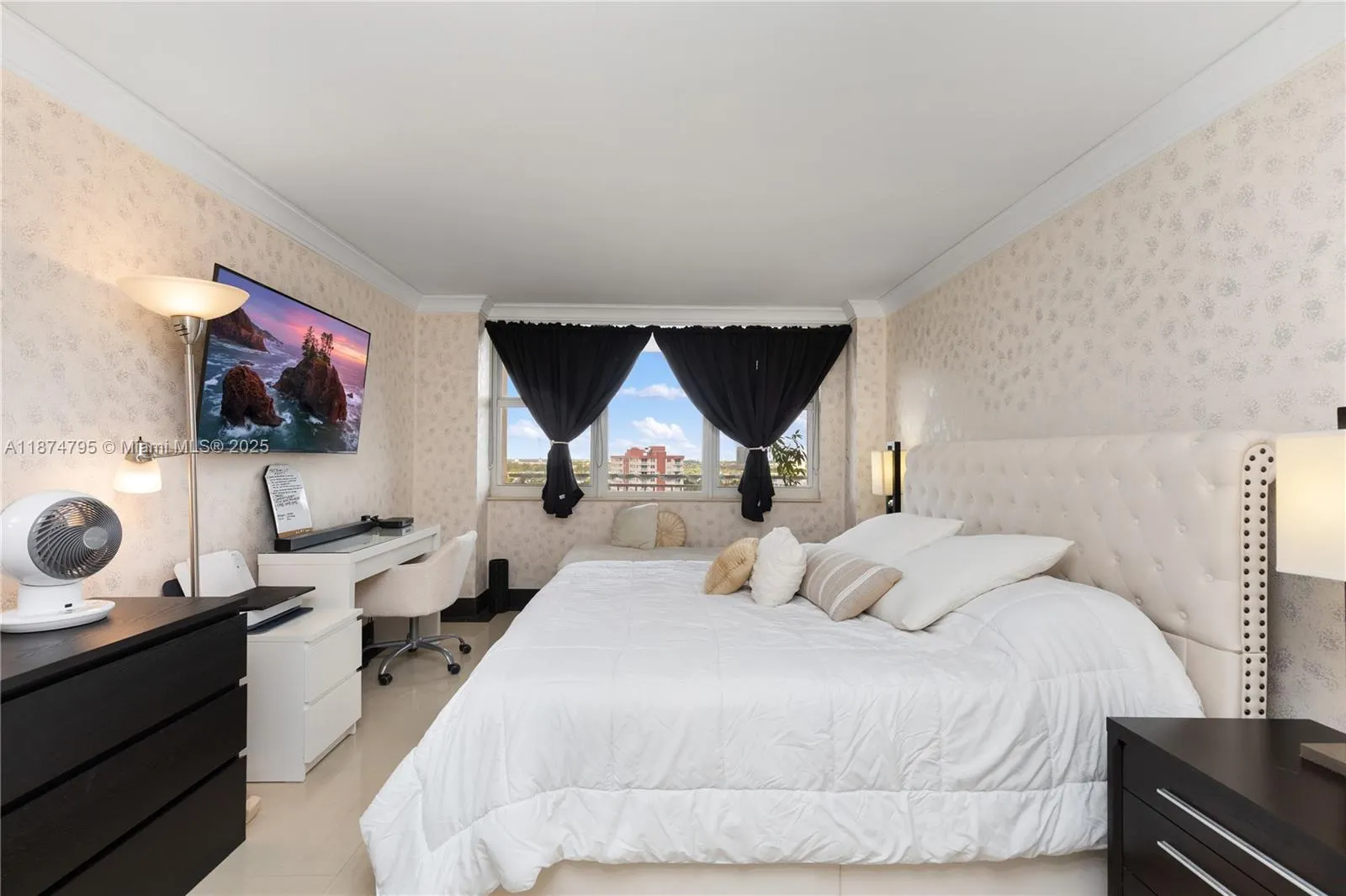 3180 S Ocean Dr, #1517