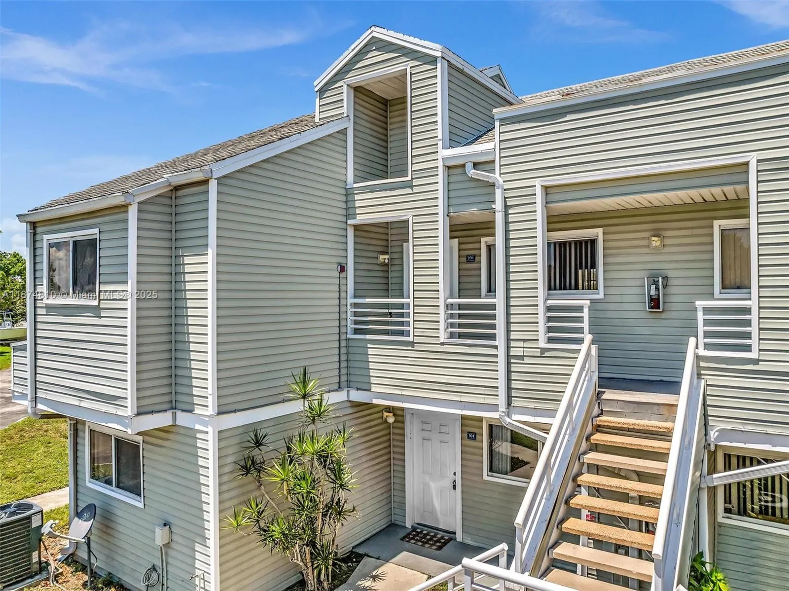 3417 NW 44th St, #201