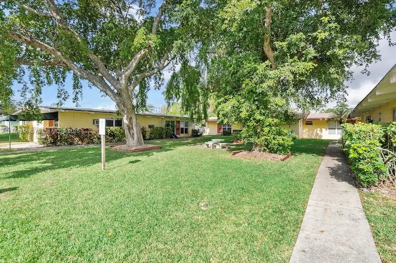 227 SE 1st St, #6