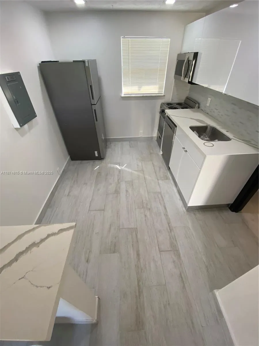 227 SE 1st St, #6