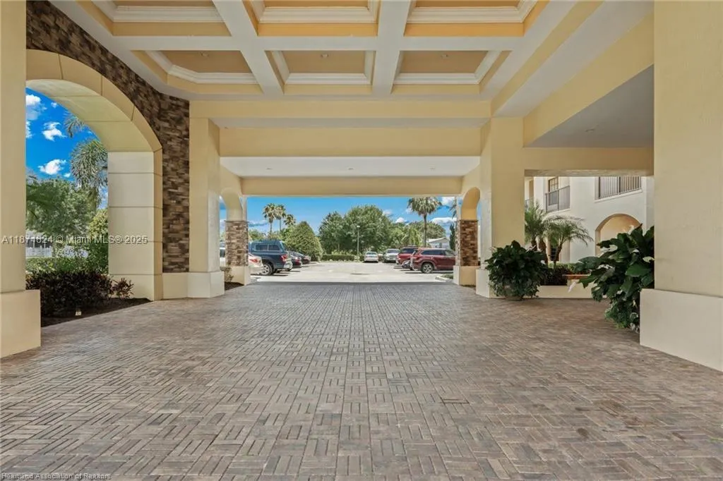 2351 Lakeview Drive, #115