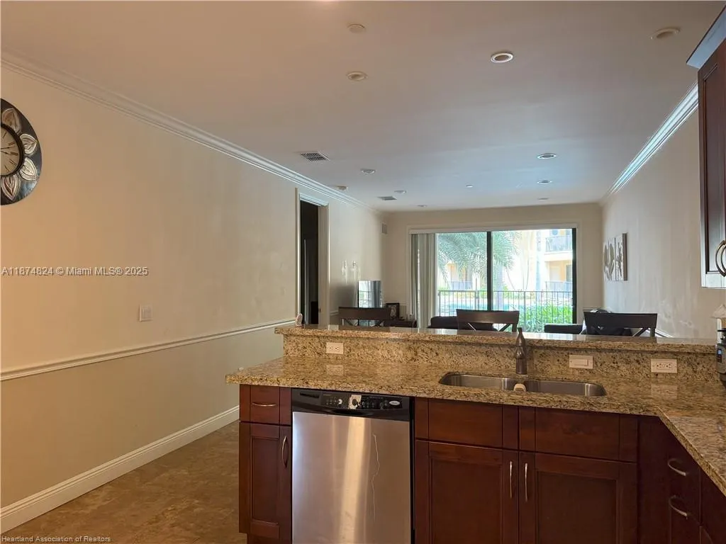 2351 Lakeview Drive, #115