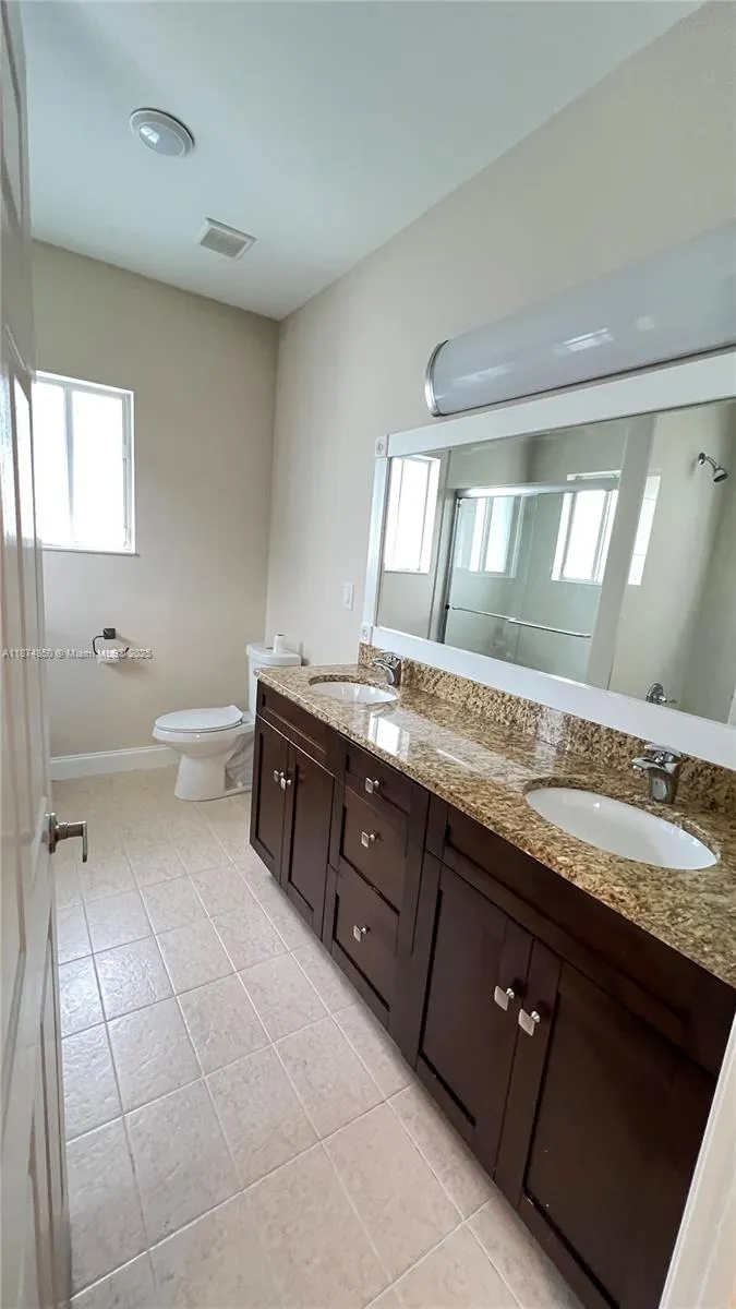 370 NE 34th Ave, #0