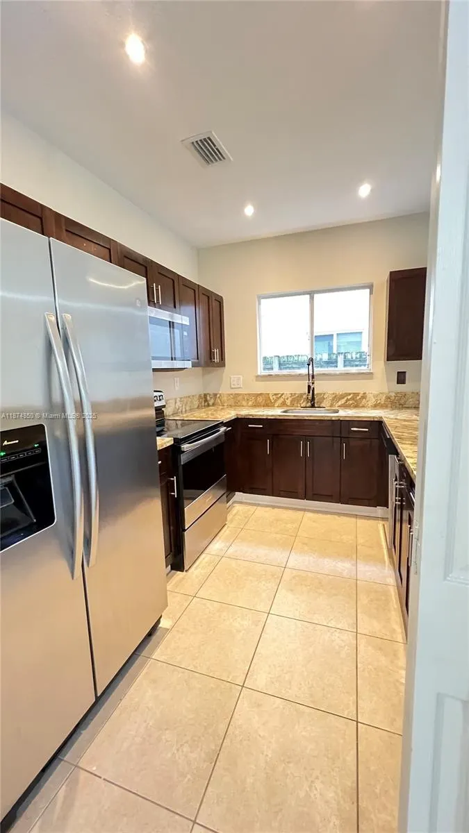 370 NE 34th Ave, #0