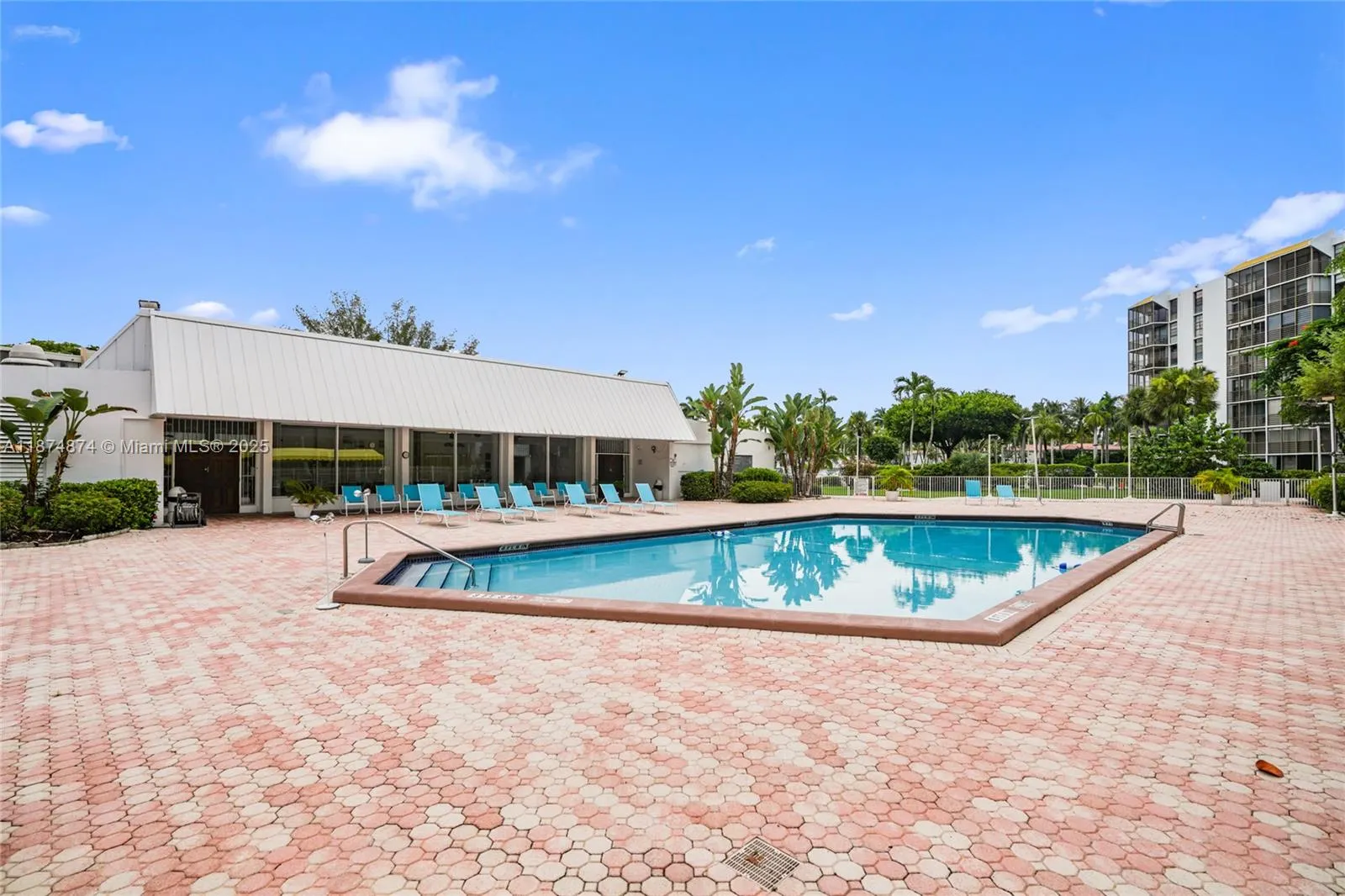 20400 W Country Club Dr, #416