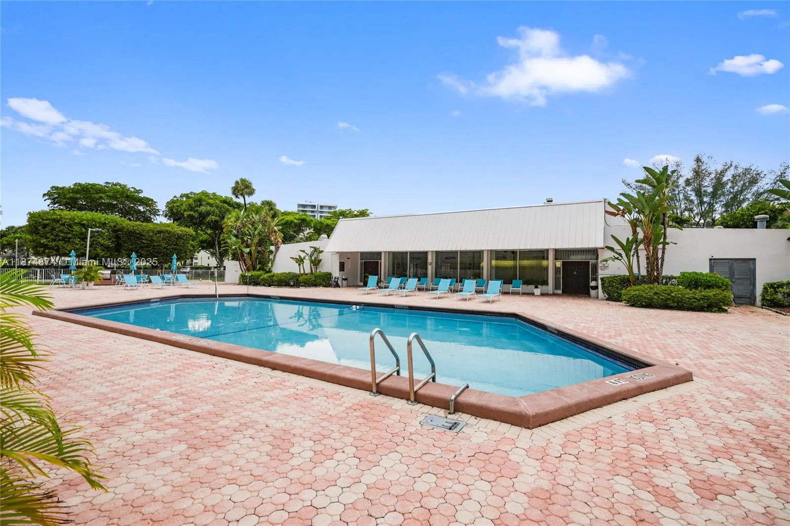 20400 W Country Club Dr, #416