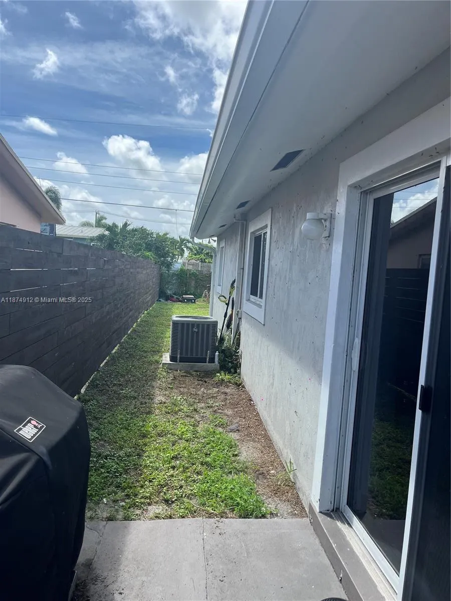 130 NW 57th St, #1