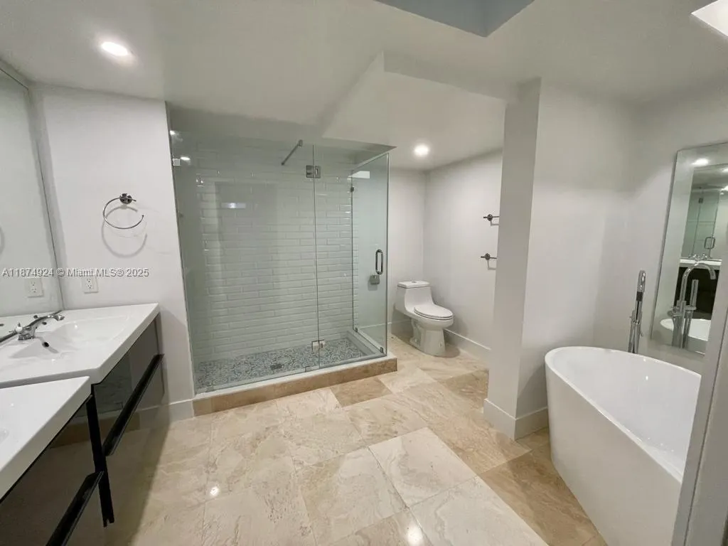 101 Crandon Blvd, #381