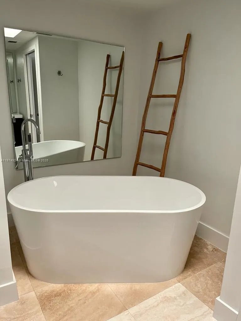 101 Crandon Blvd, #381