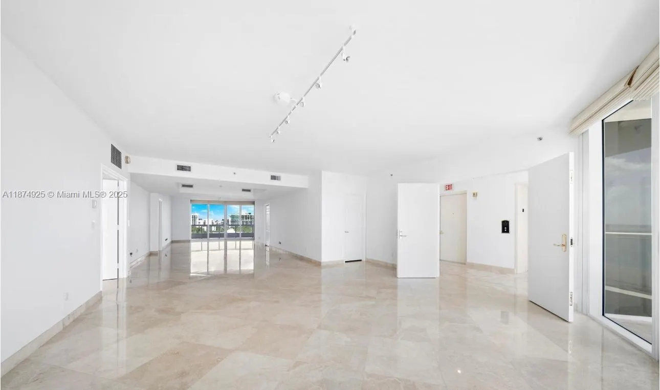 1643 Brickell Ave, #1002