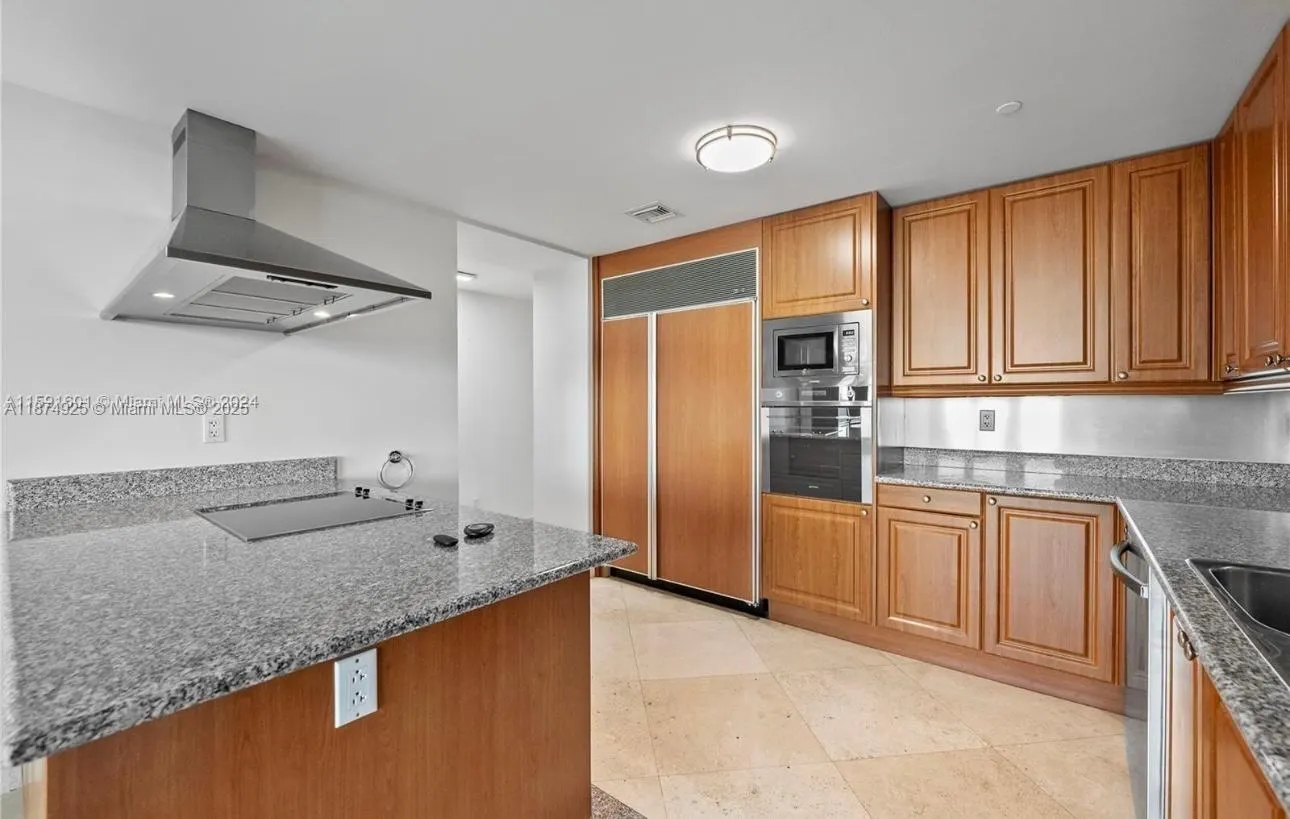 1643 Brickell Ave, #1002