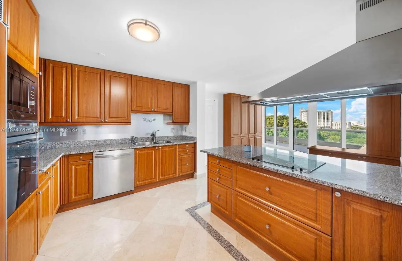 1643 Brickell Ave, #1002