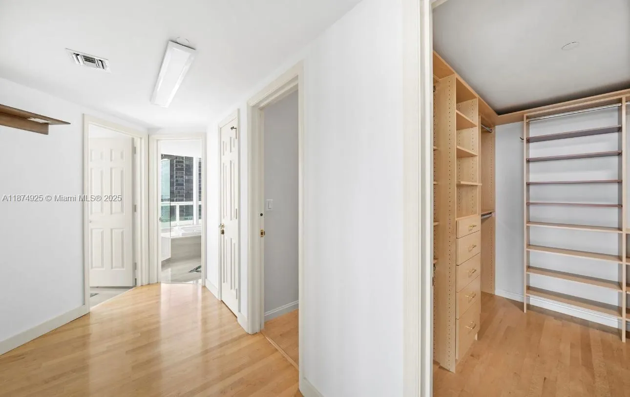 1643 Brickell Ave, #1002