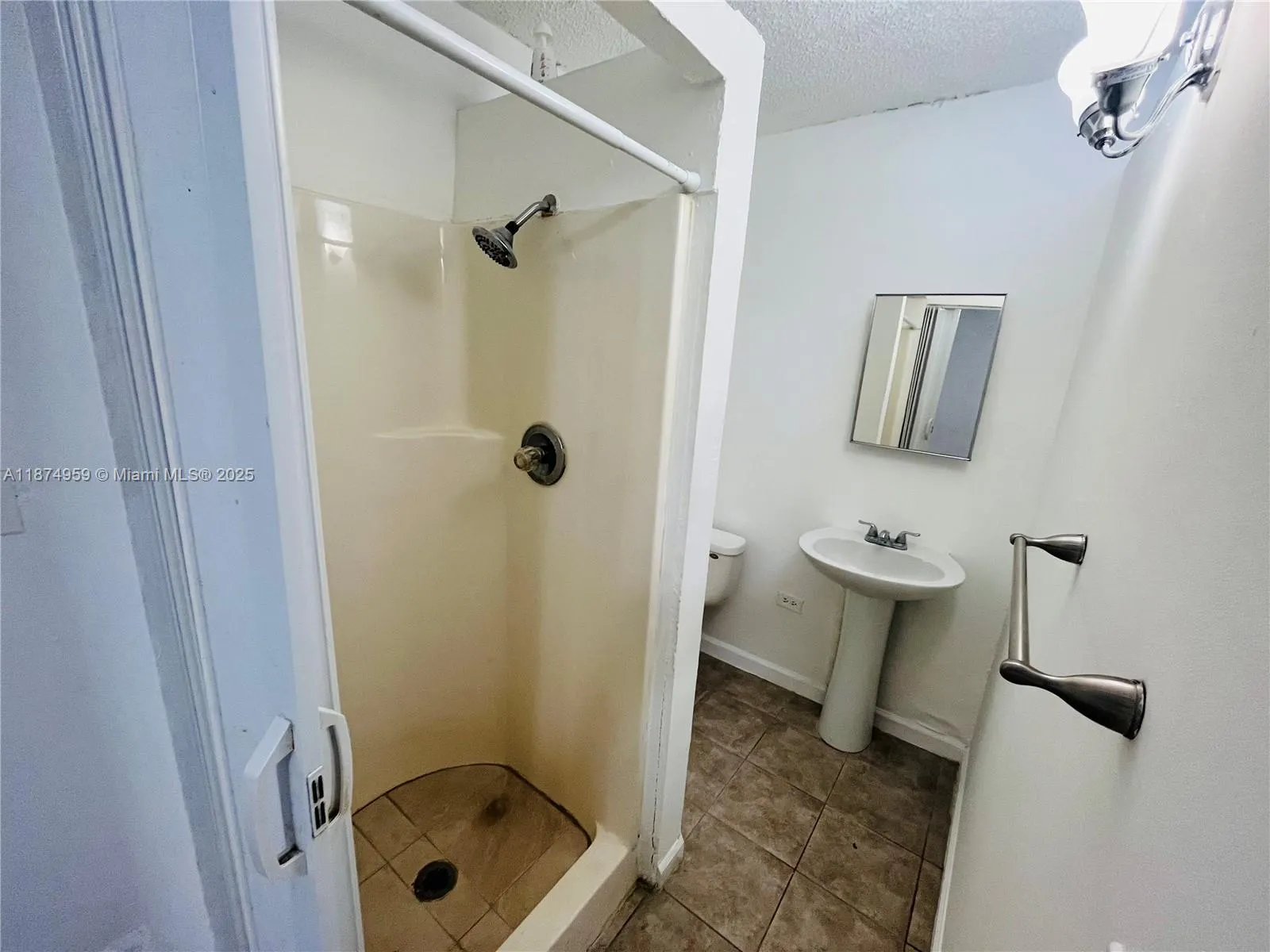 4200 NW 2nd St, #1A