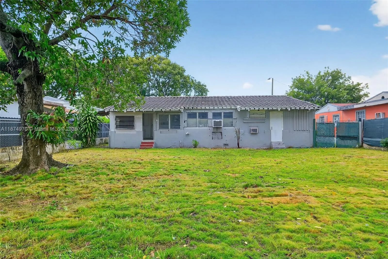 2850 NW 4th St