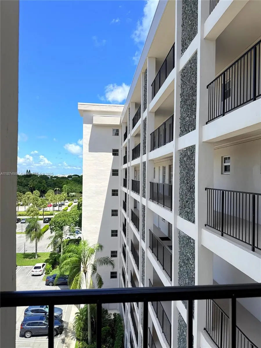 3100 N Palm Aire Dr, #709