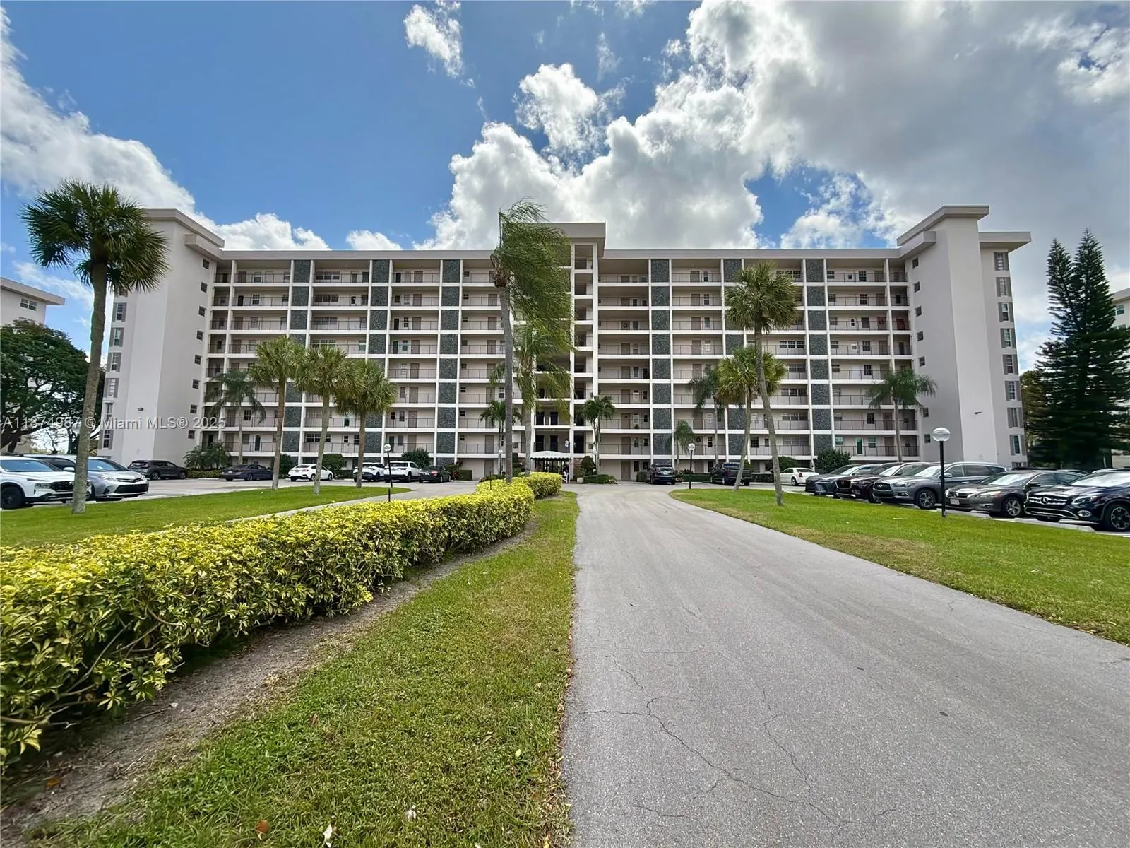 3100 N Palm Aire Dr, #709