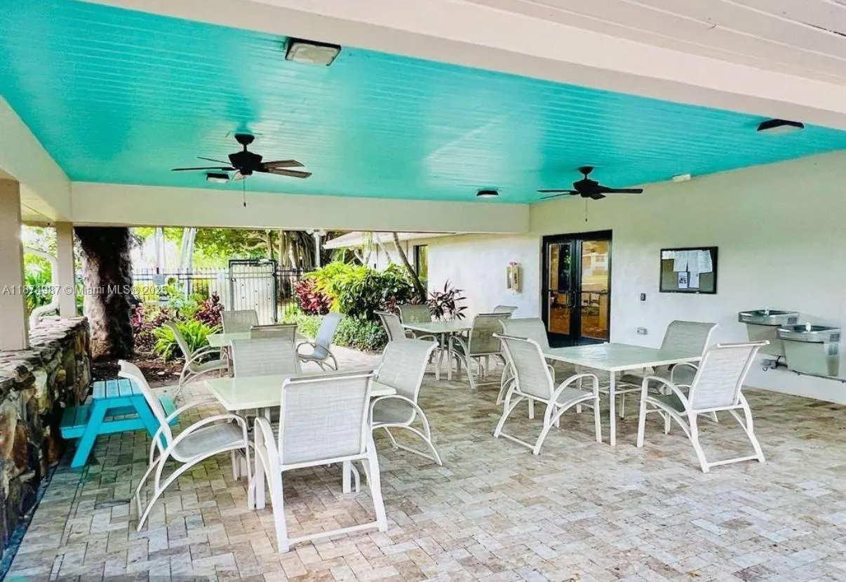 3100 N Palm Aire Dr, #709