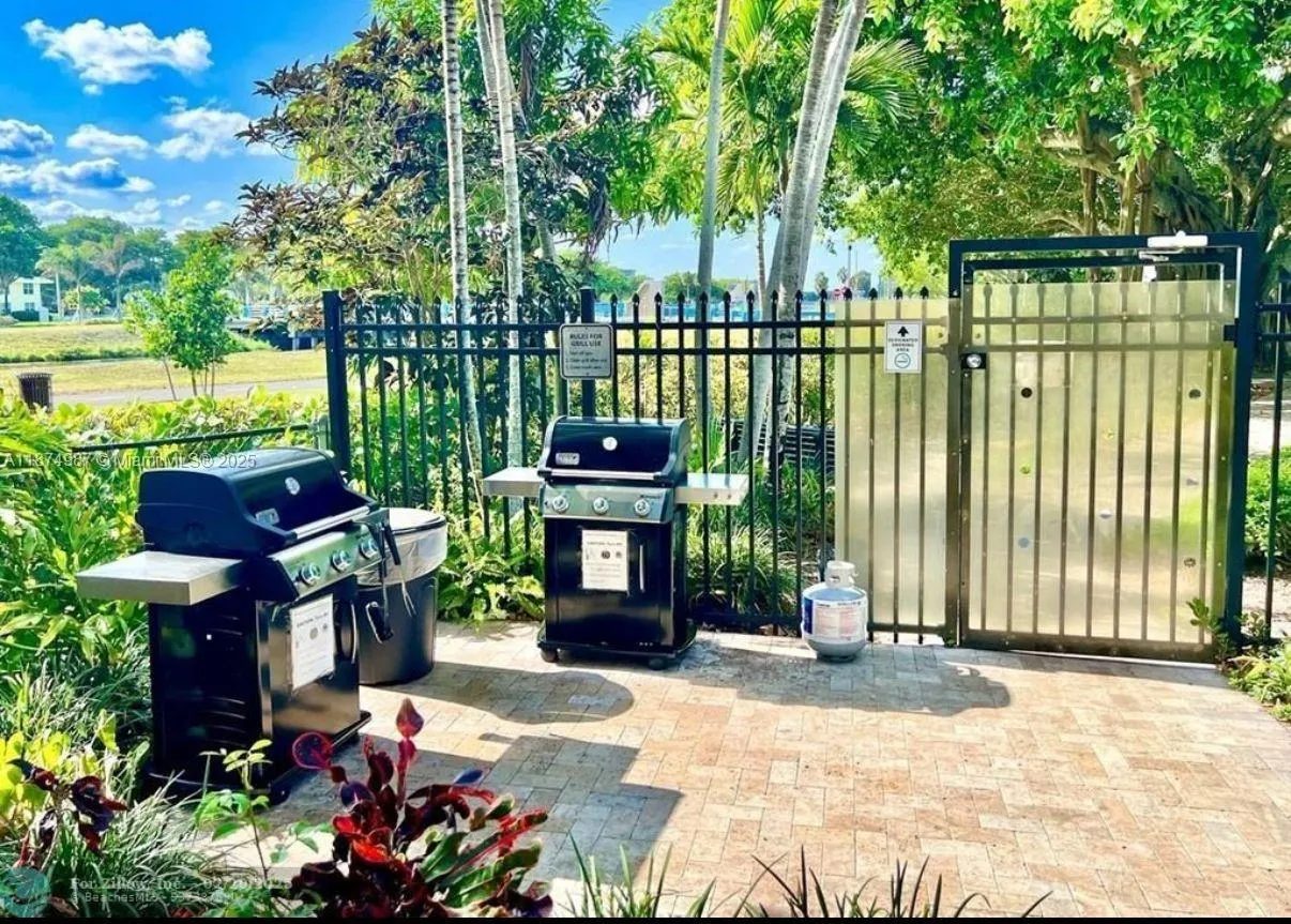 3100 N Palm Aire Dr, #709