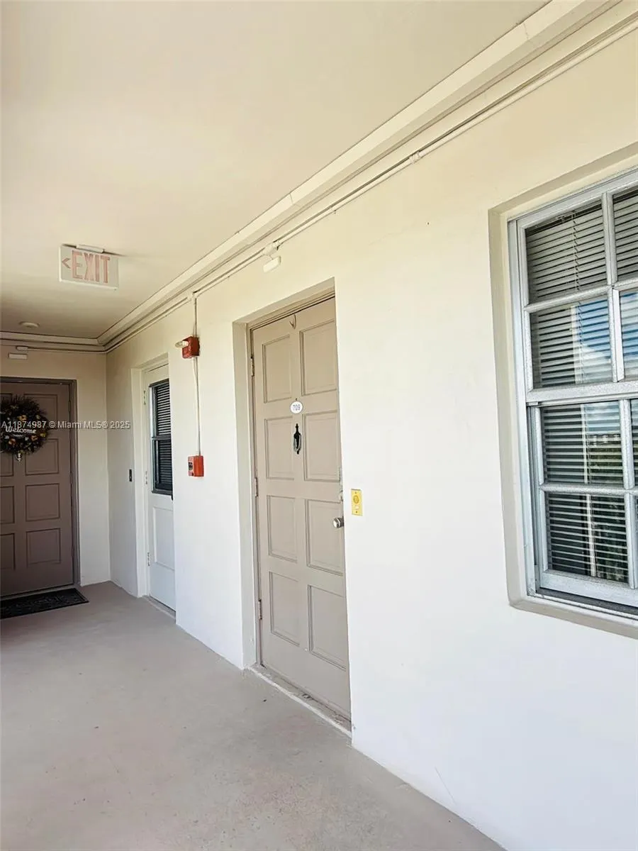 3100 N Palm Aire Dr, #709