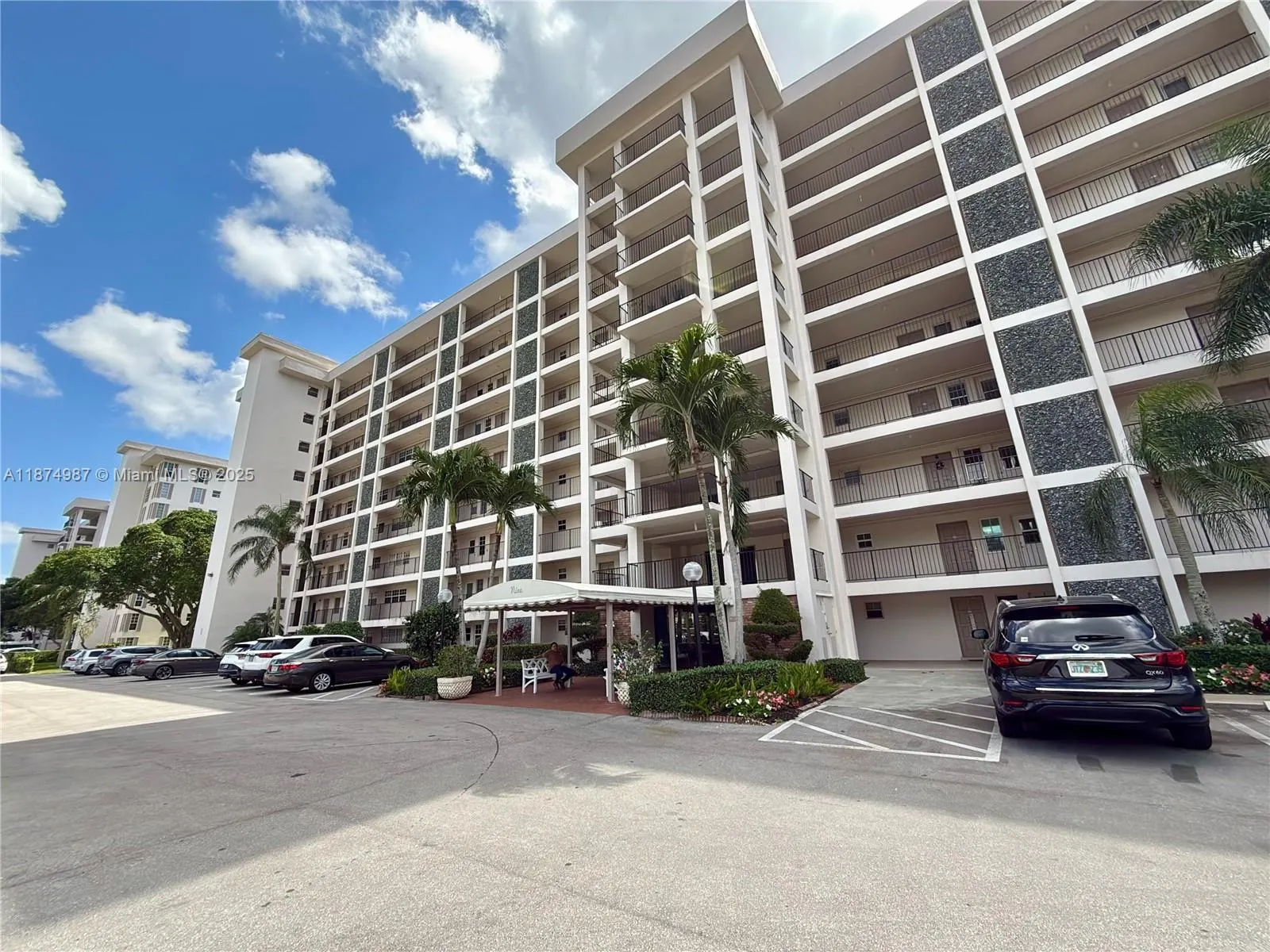 3100 N Palm Aire Dr, #709