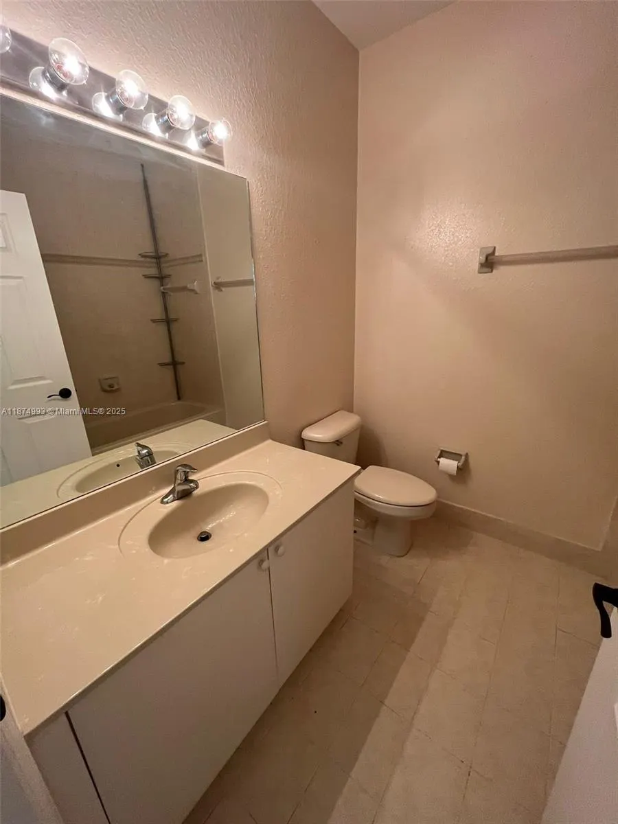 1536 SE 26th St, #205
