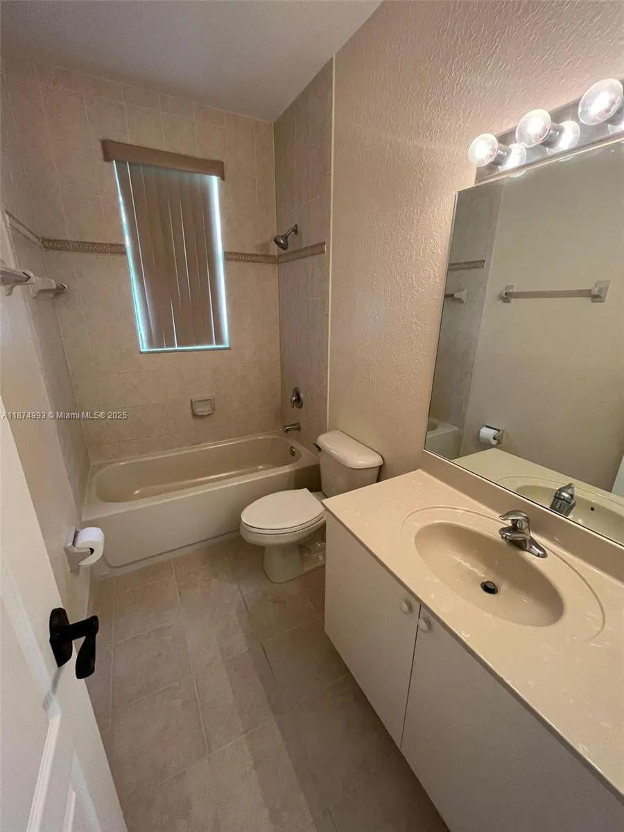 1536 SE 26th St, #205