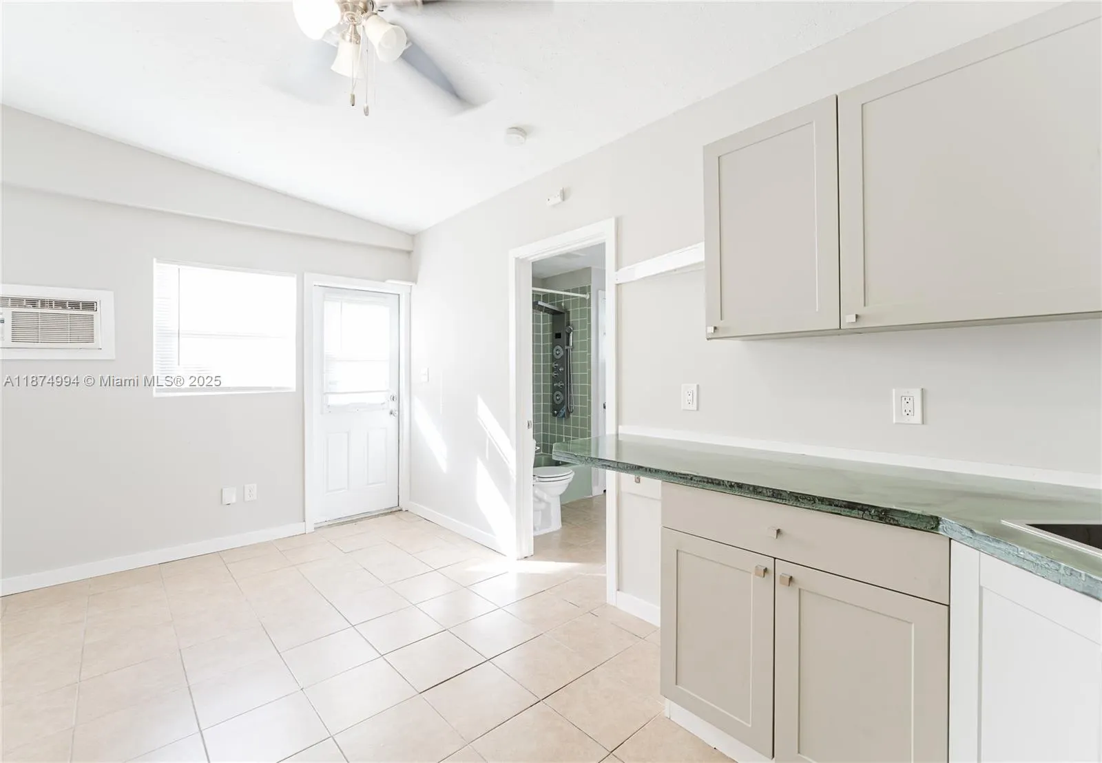 1560 NE 42nd St, #B