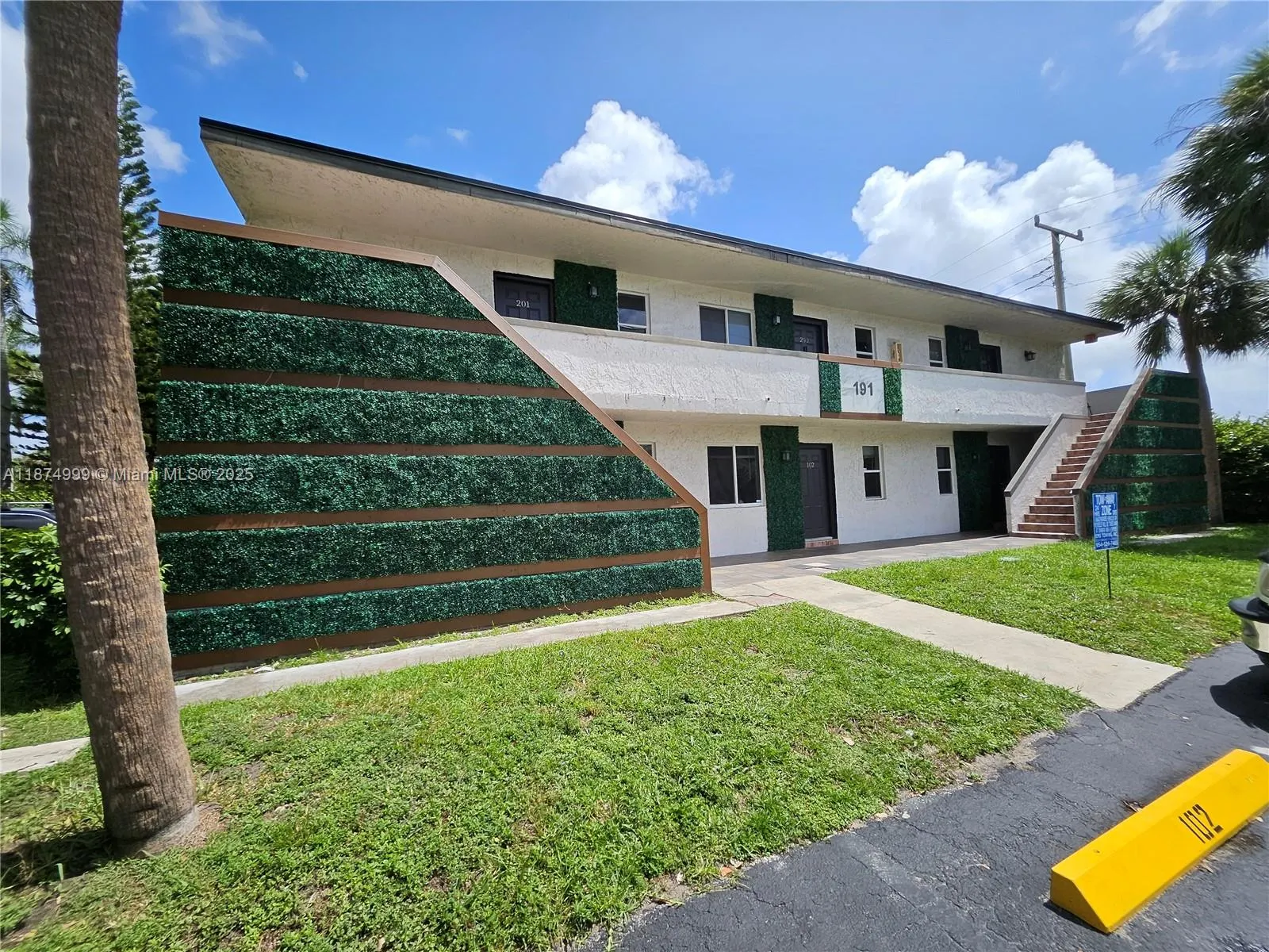 191 SW 15th St, #201
