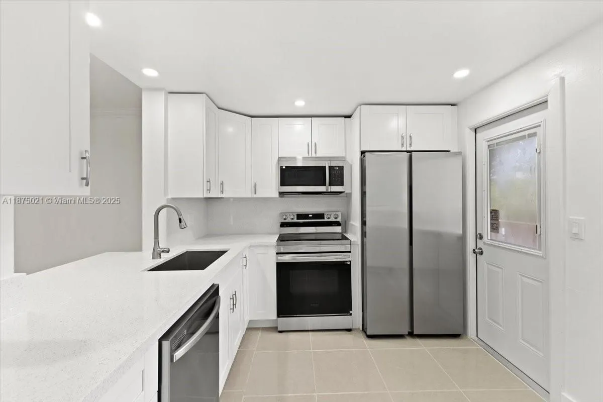 319 NE 14th Ave, #201