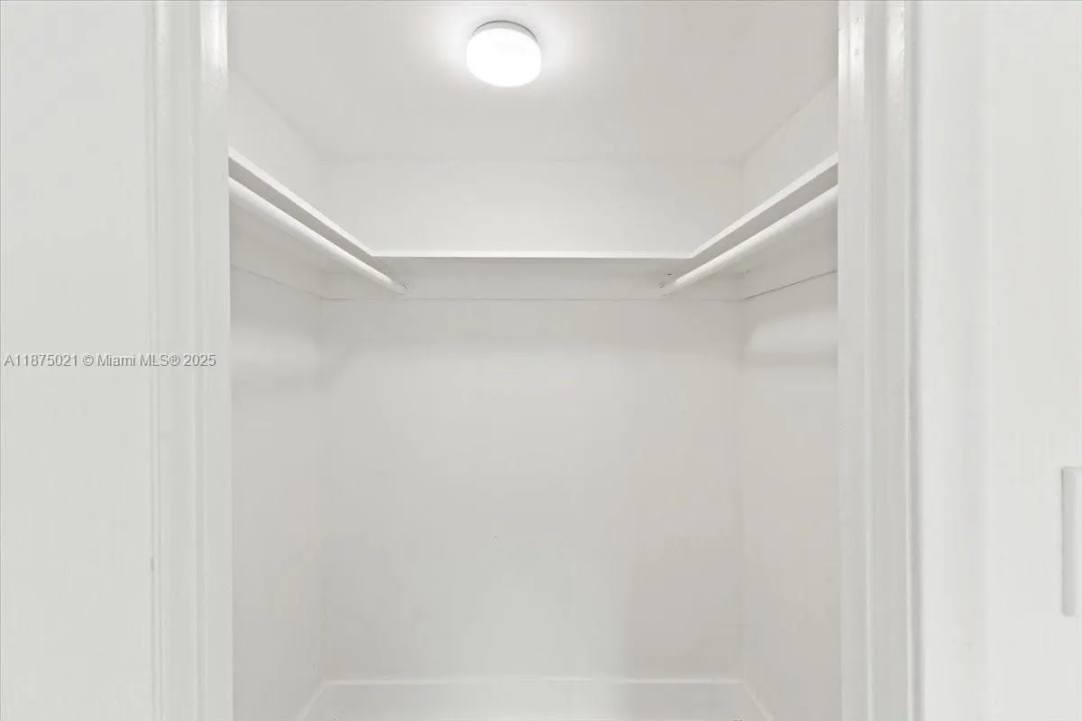 319 NE 14th Ave, #201