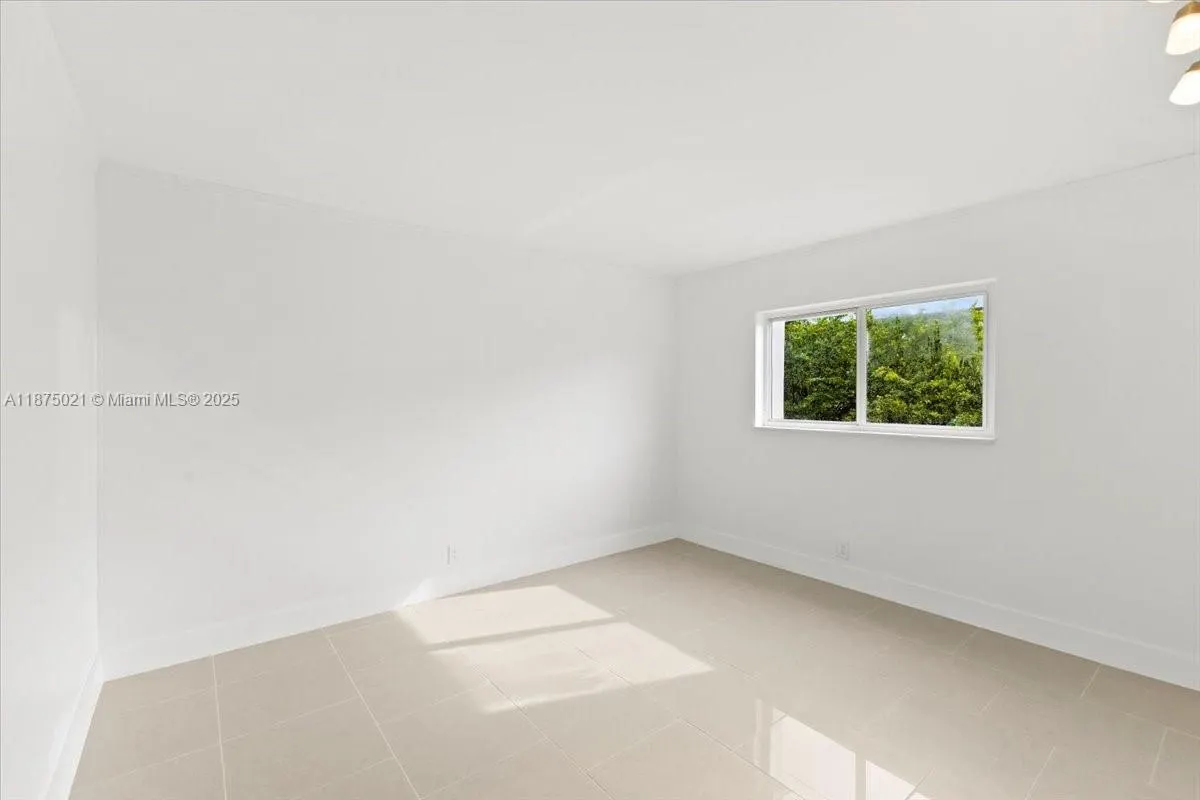 319 NE 14th Ave, #201