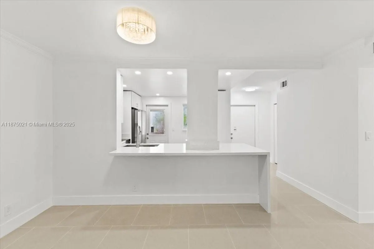 319 NE 14th Ave, #201