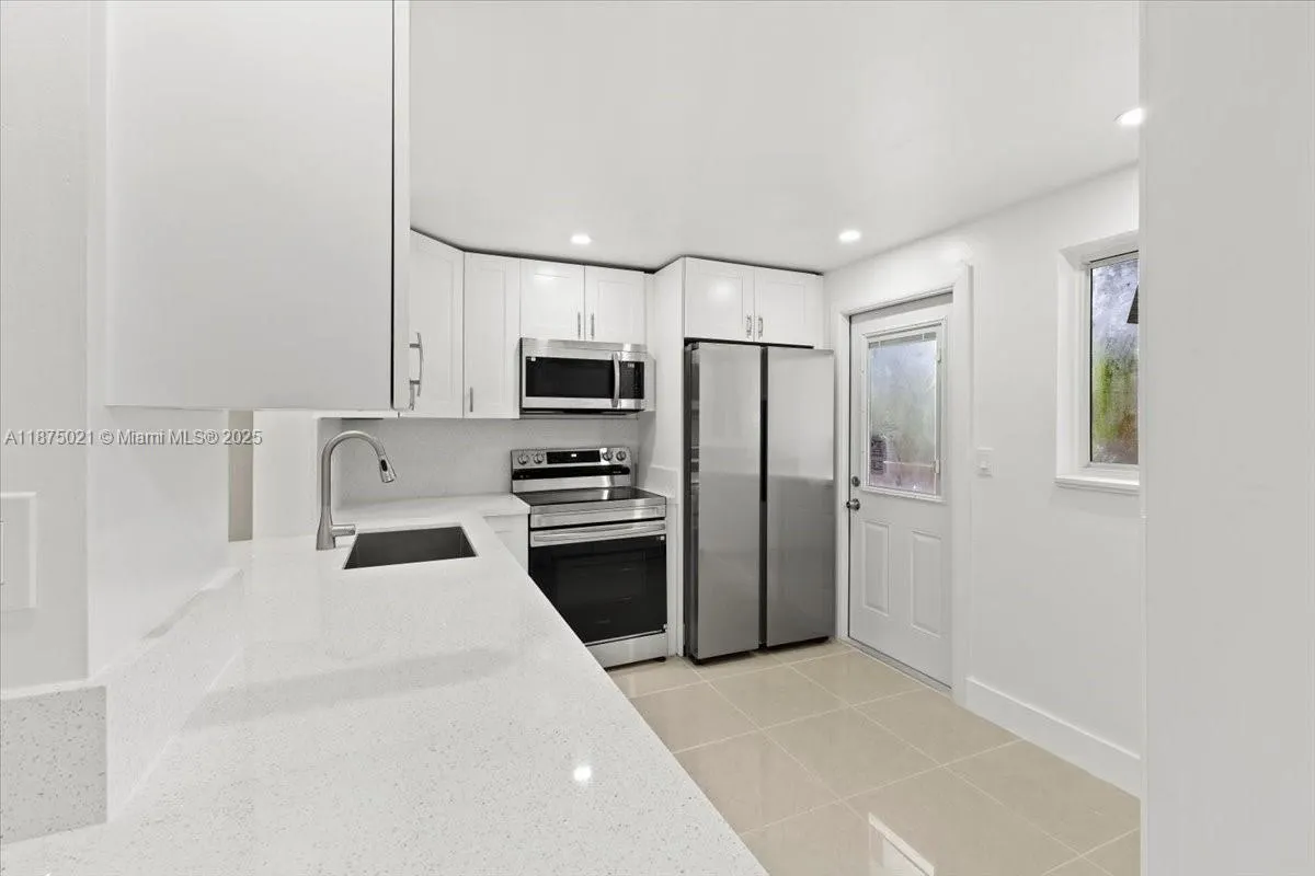 319 NE 14th Ave, #201