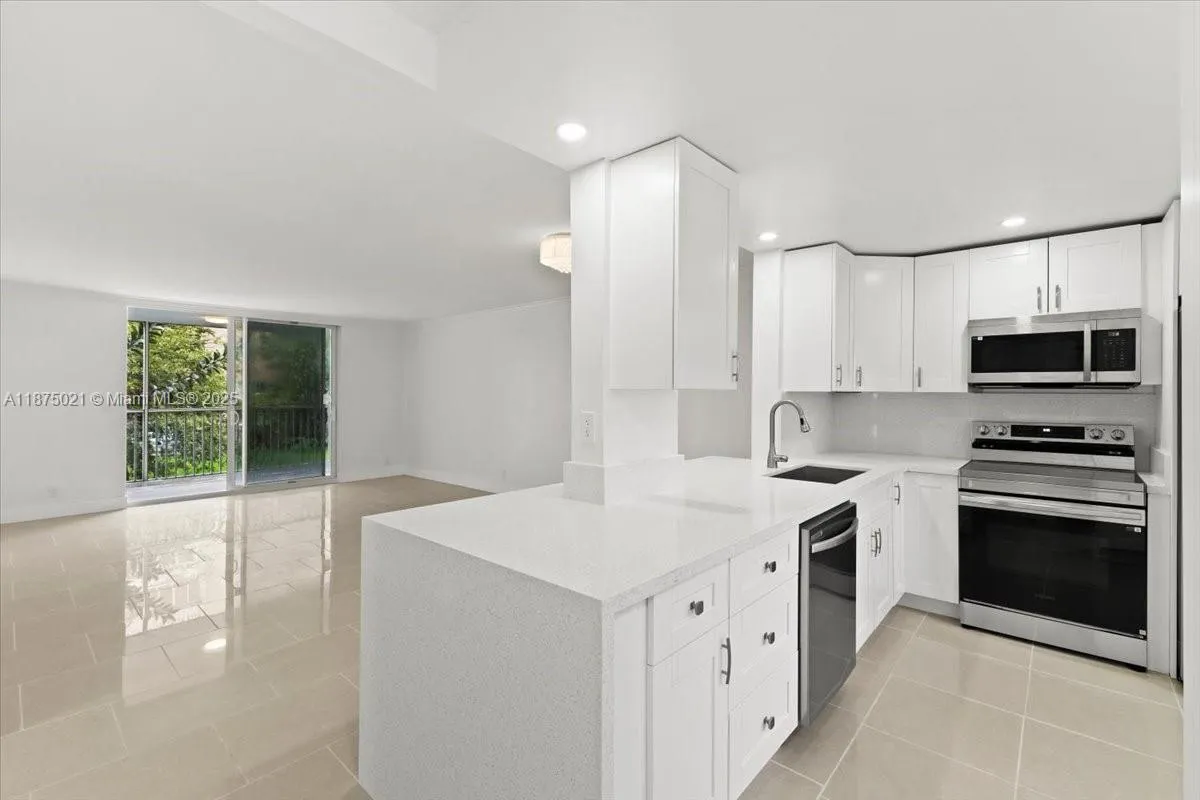 319 NE 14th Ave, #201