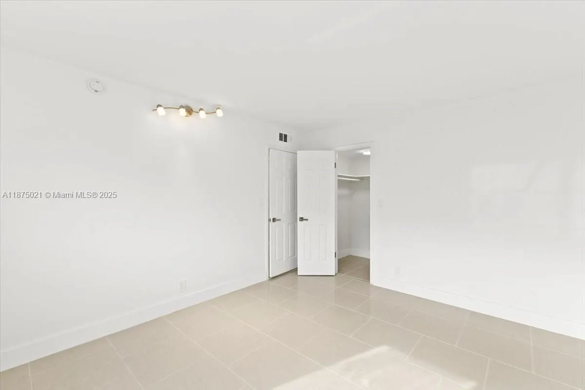 319 NE 14th Ave, #201