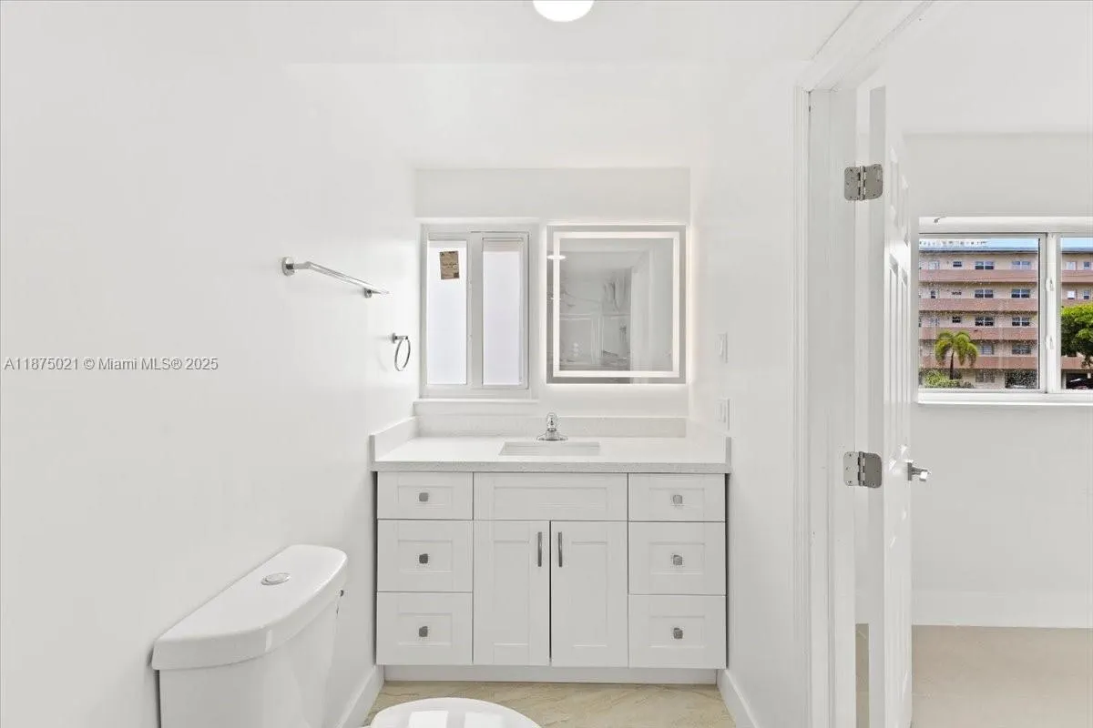 319 NE 14th Ave, #201
