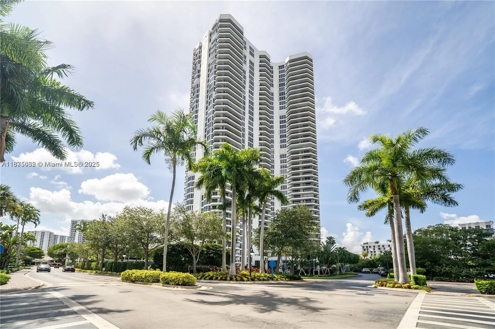 3500 Mystic Pointe Dr, #3505