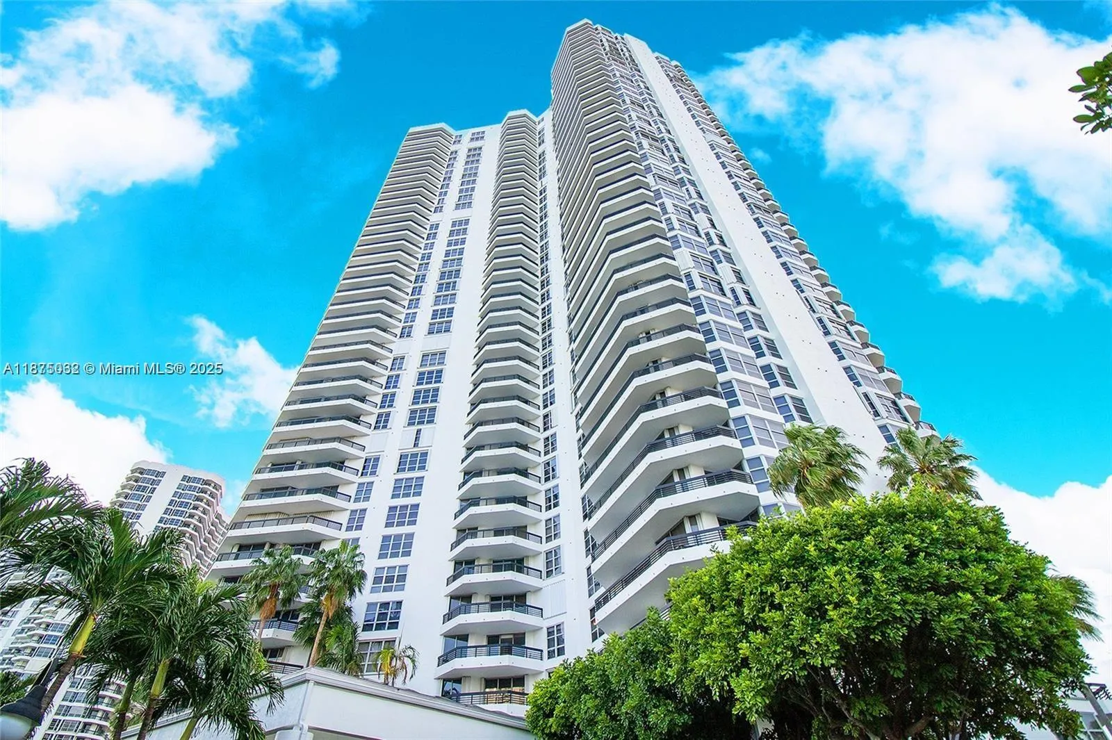 3500 Mystic Pointe Dr, #3505