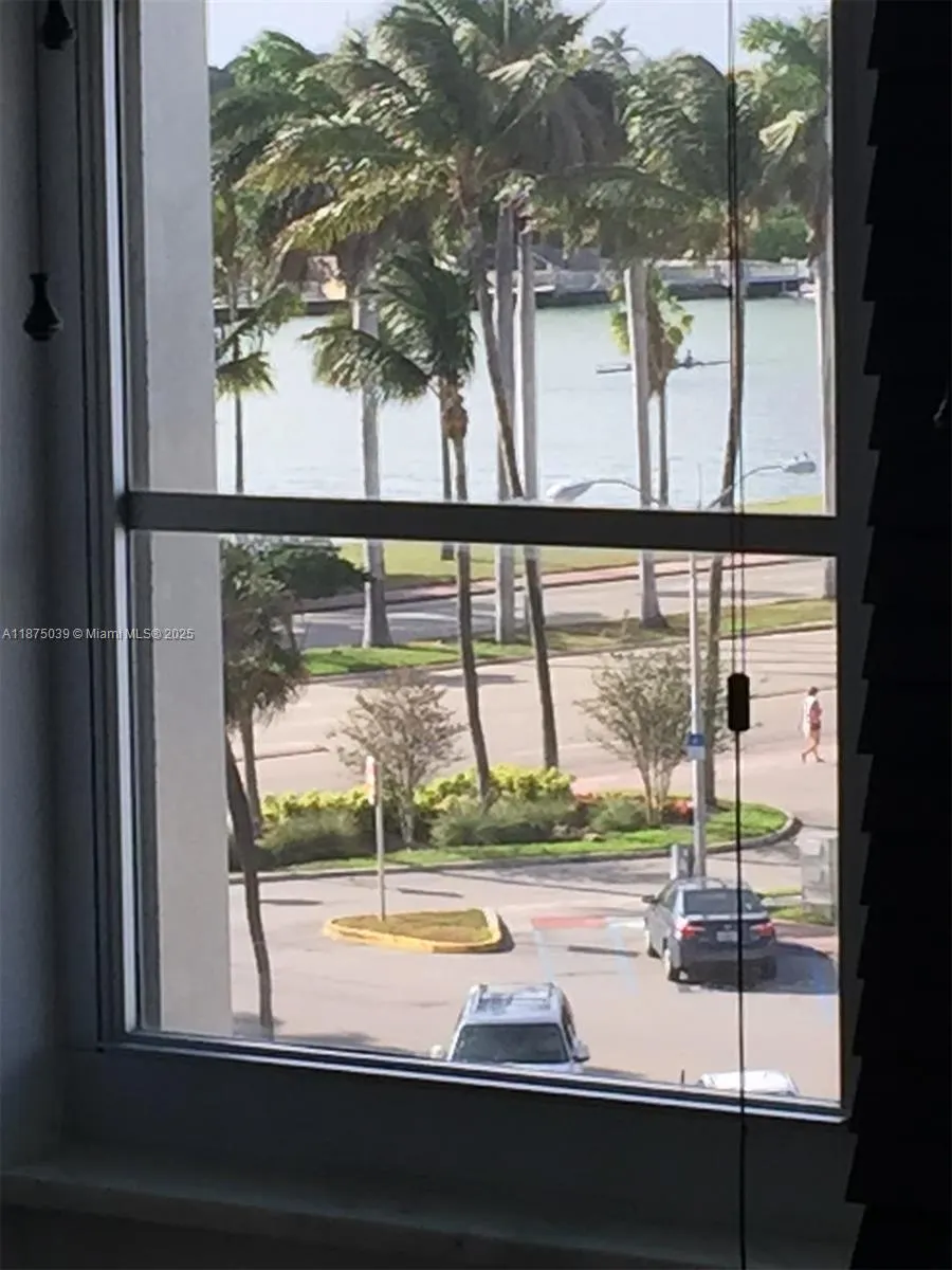 5255 Collins Ave, #4G