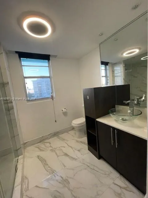 5255 Collins Ave, #4G