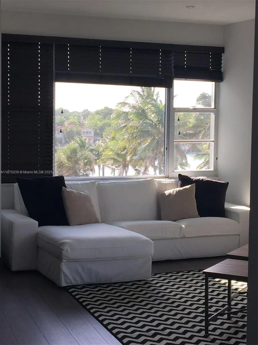 5255 Collins Ave, #4G