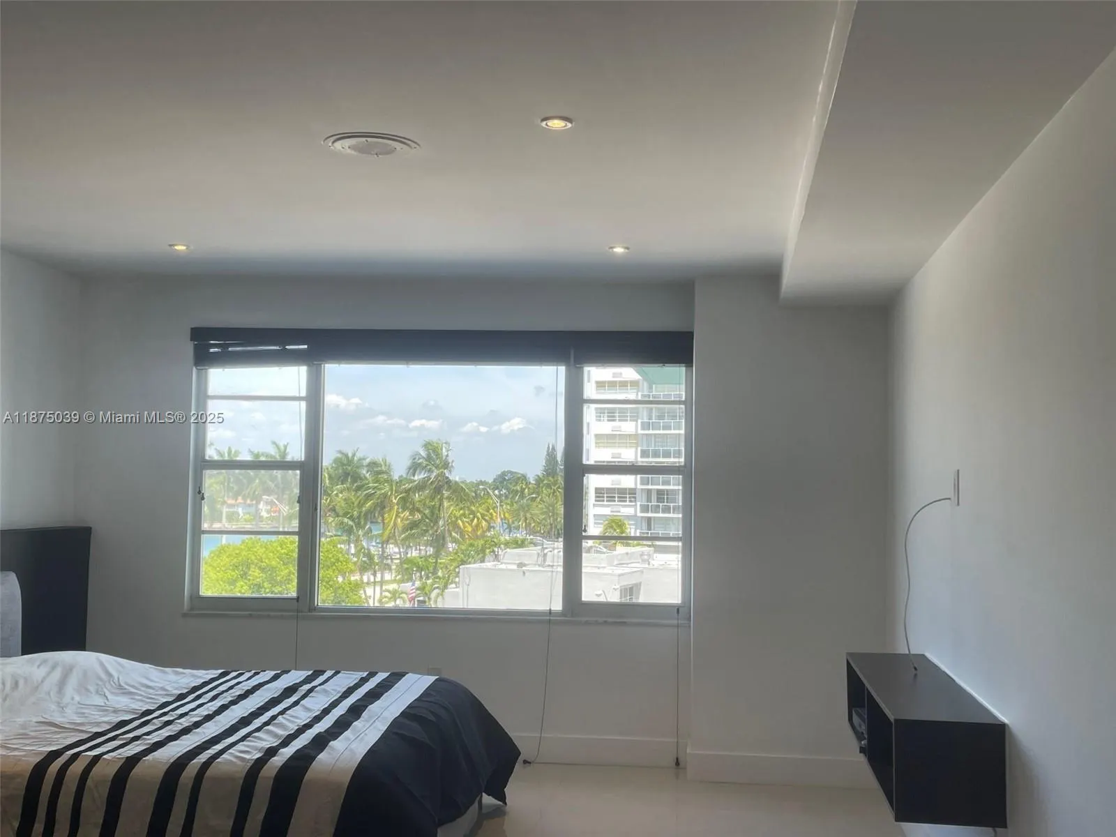 5255 Collins Ave, #4G
