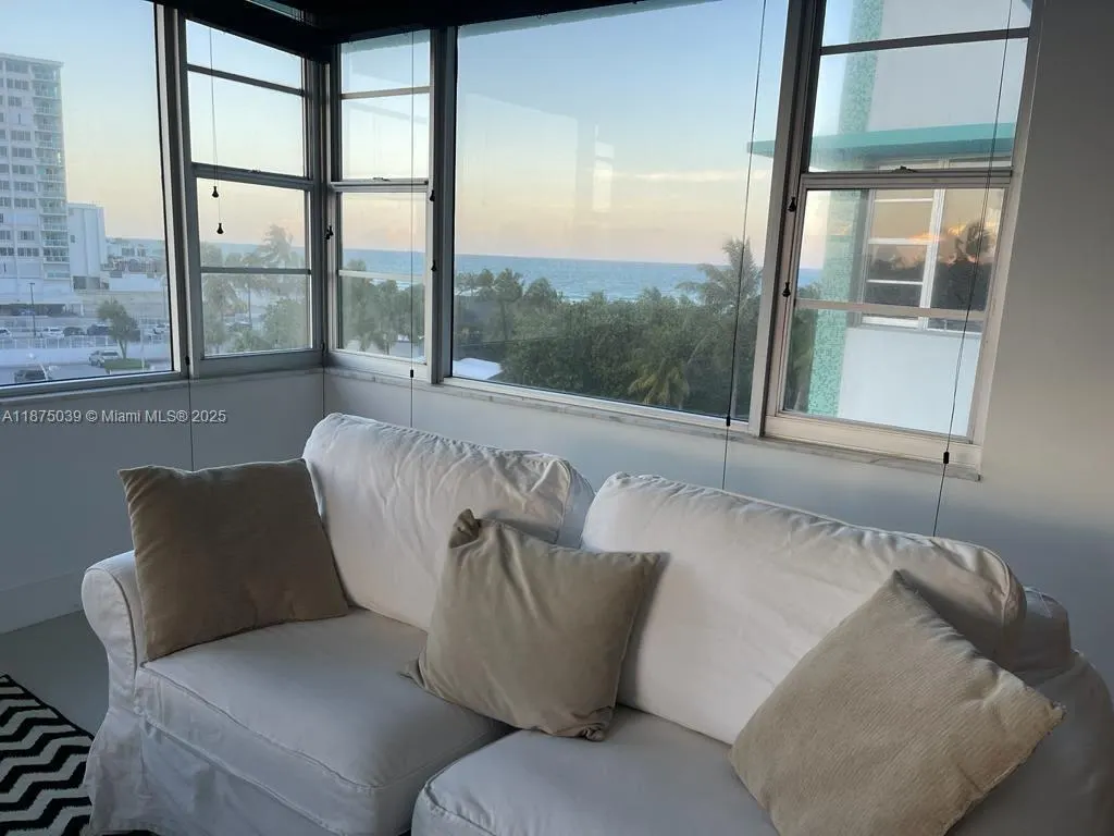 5255 Collins Ave, #4G