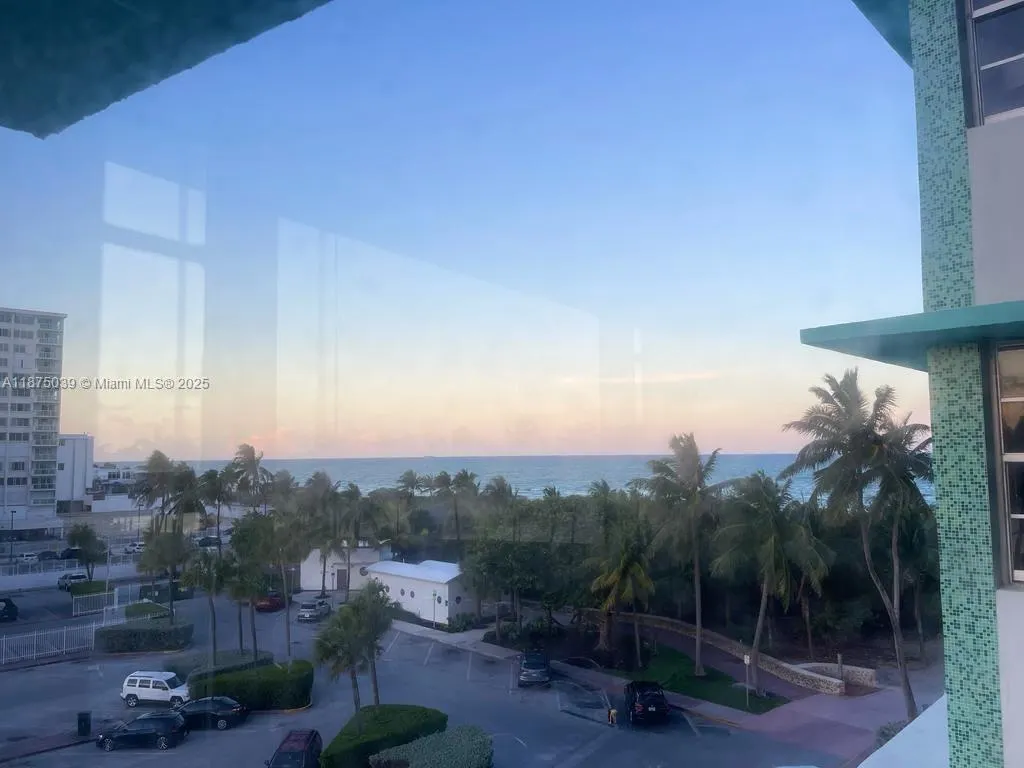 5255 Collins Ave, #4G