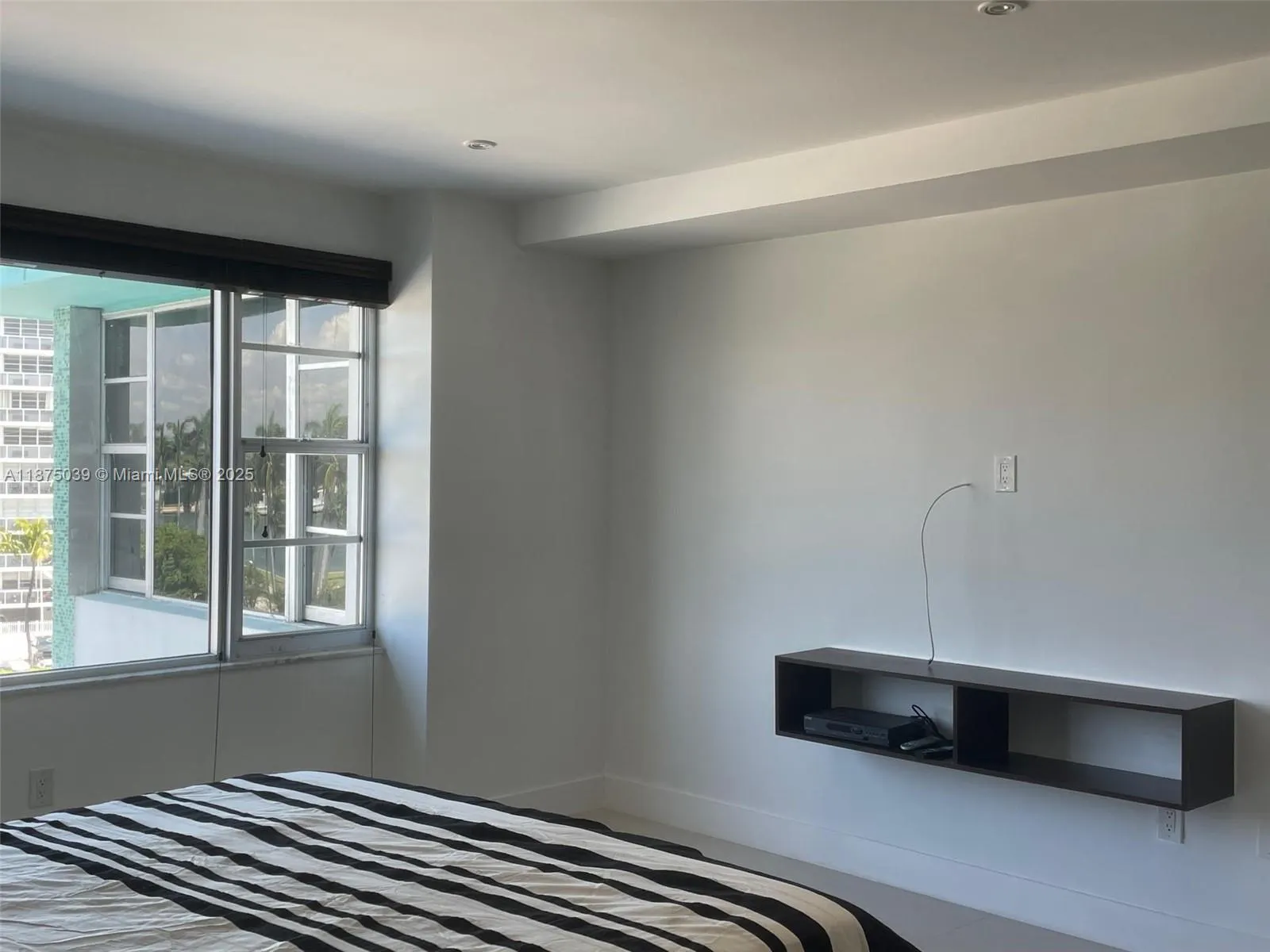 5255 Collins Ave, #4G