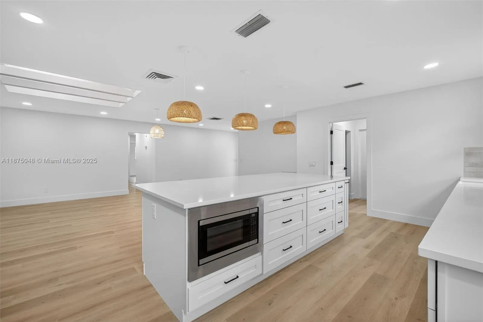 2221 SE Sidonia St