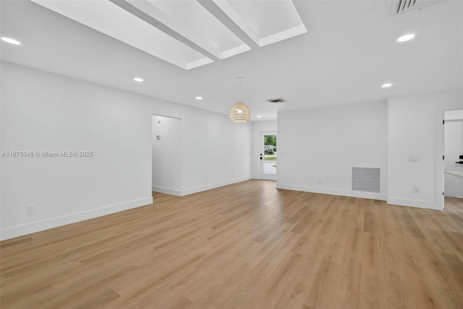 2221 SE Sidonia St