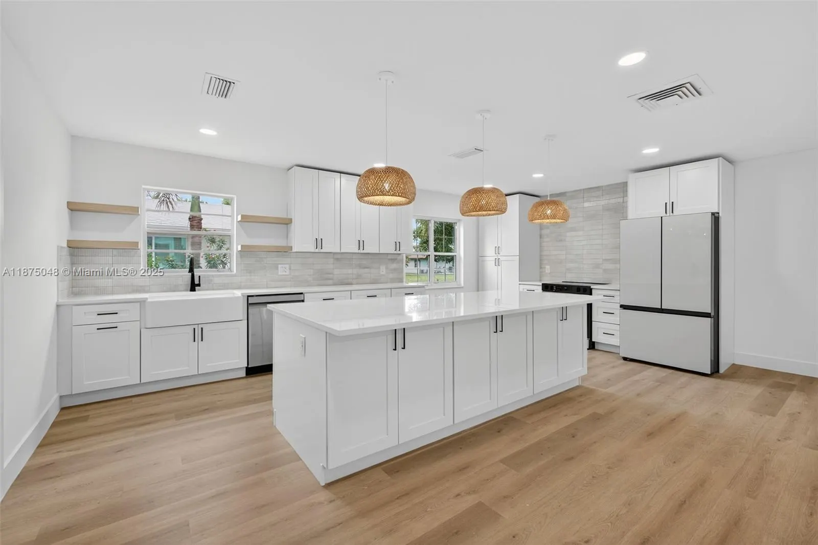 2221 SE Sidonia St