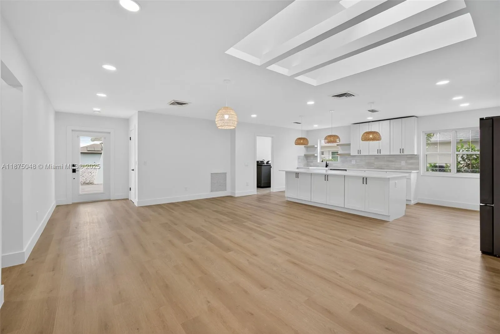 2221 SE Sidonia St
